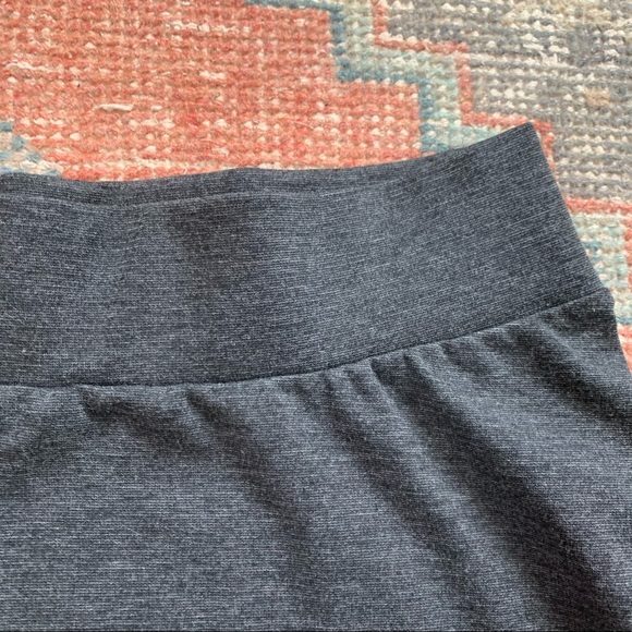 Dana Buchman skirt like new - Picture 3 of 4